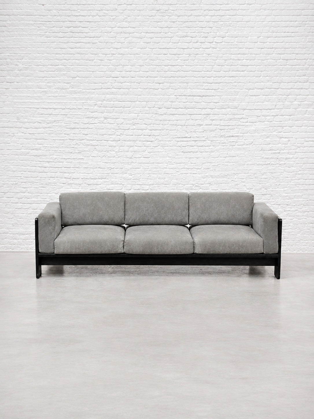 Tobia Scarpa for Gavina, Italian 1960s Bastiano Sofa in Black-Lacquered Wood and Gray Suede Sofas