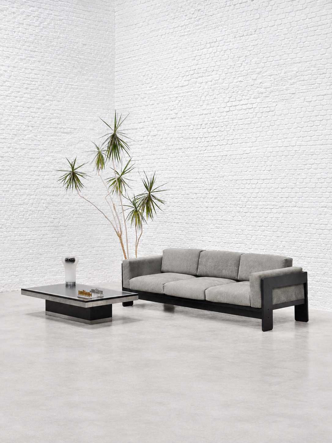 Tobia Scarpa for Gavina, Italian 1960s Bastiano Sofa in Black-Lacquered Wood and Gray Suede Sofas