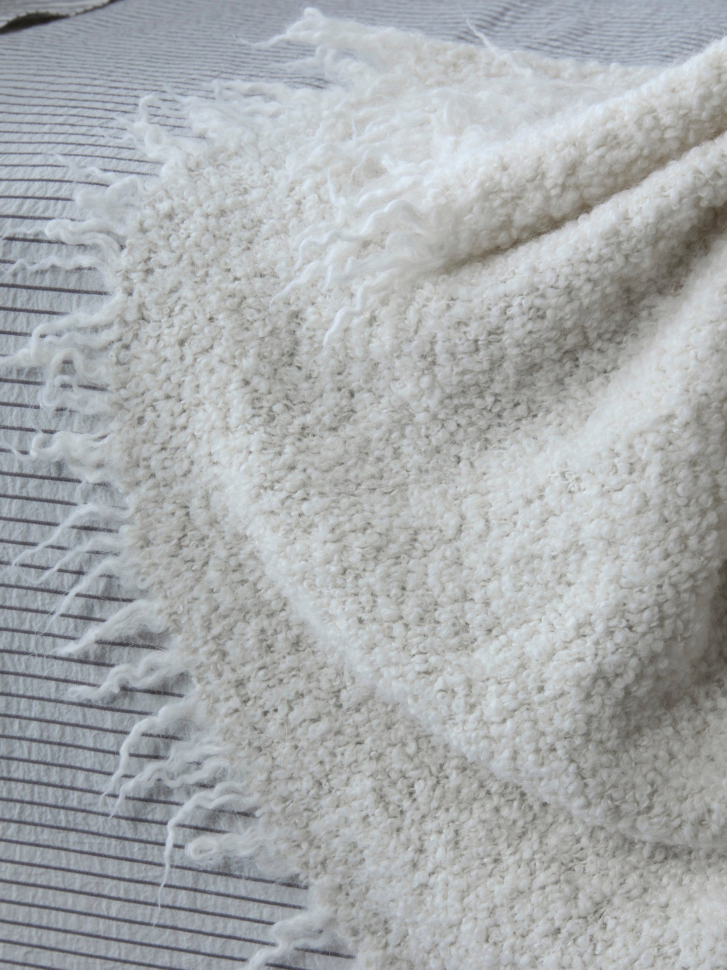 Tuis Blanket in Bianco by Society Limonta 