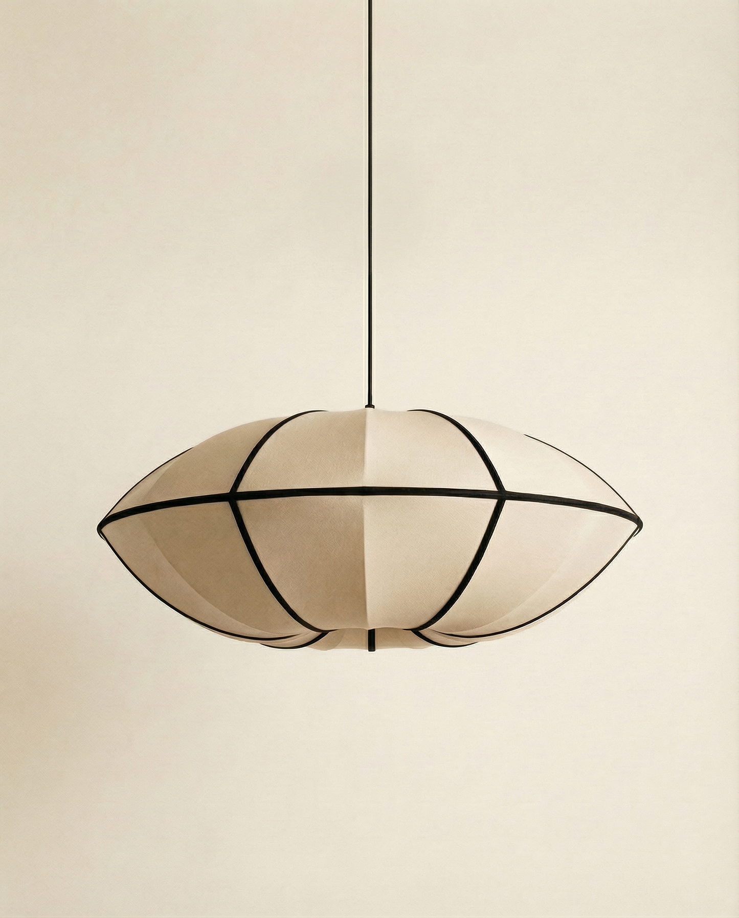 Pendentif classique en soie UFO avec ruban noir par Oi Soi Oi