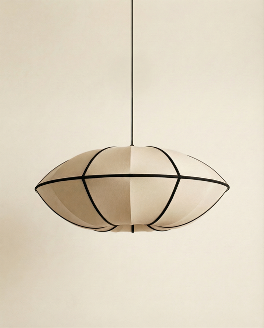 Pendentif classique en soie UFO avec ruban noir par Oi Soi Oi