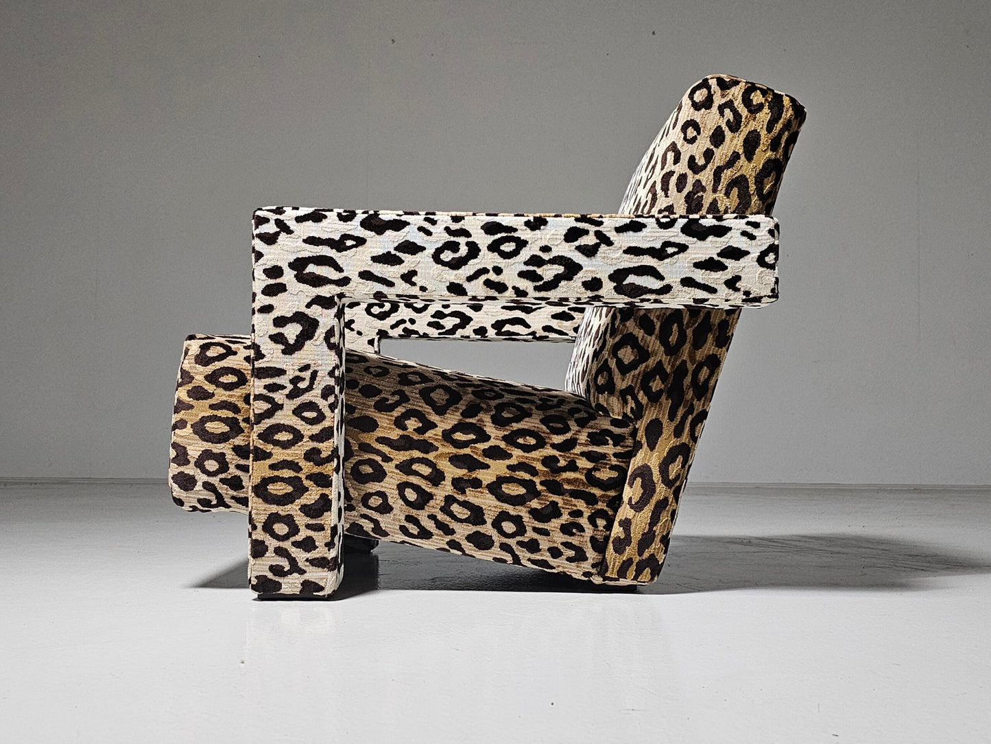 Utrecht "637" Lounge Chair in Leopard Velvet by Gerrit Rietveld Chairs