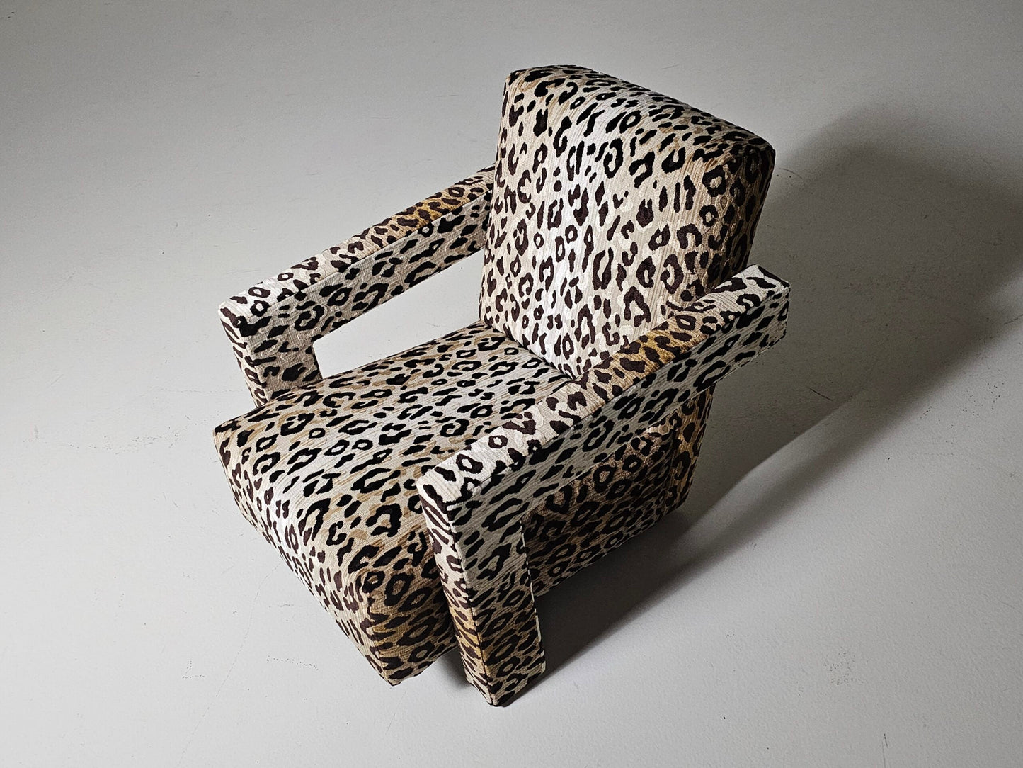 Utrecht "637" Lounge Chair in Leopard Velvet by Gerrit Rietveld Chairs