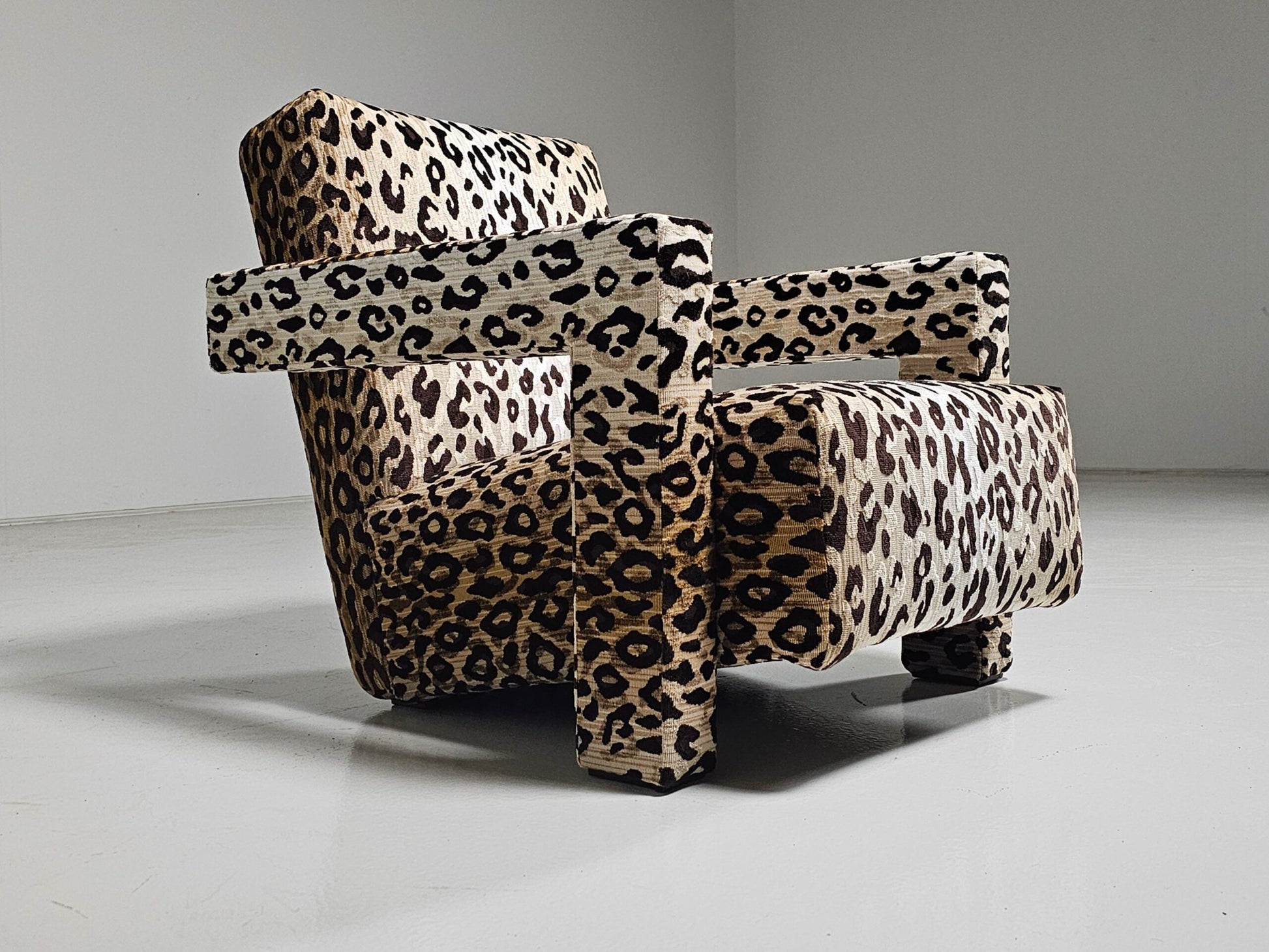 Utrecht "637" Lounge Chair in Leopard Velvet by Gerrit Rietveld Chairs