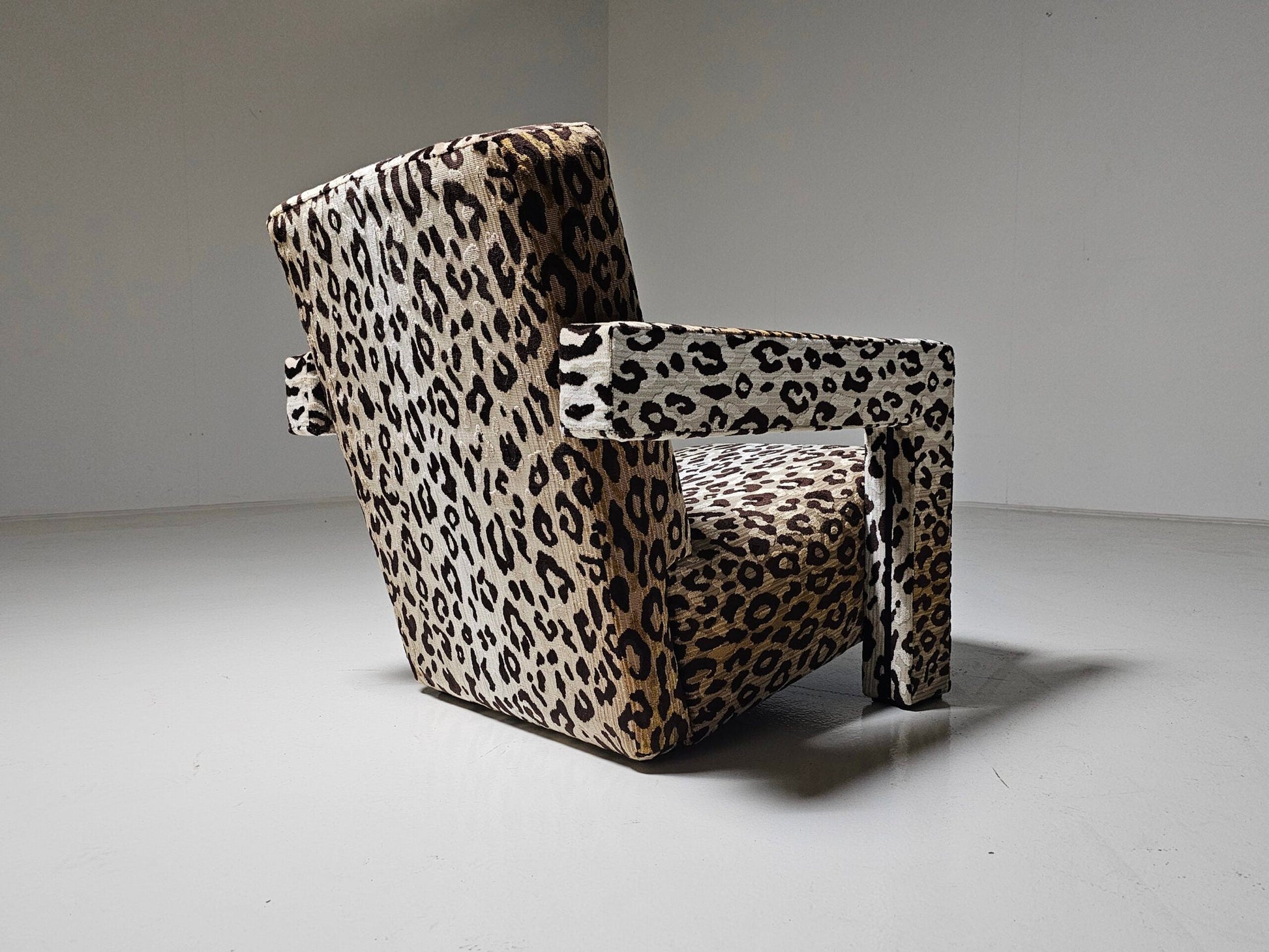 Utrecht "637" Lounge Chair in Leopard Velvet by Gerrit Rietveld Chairs