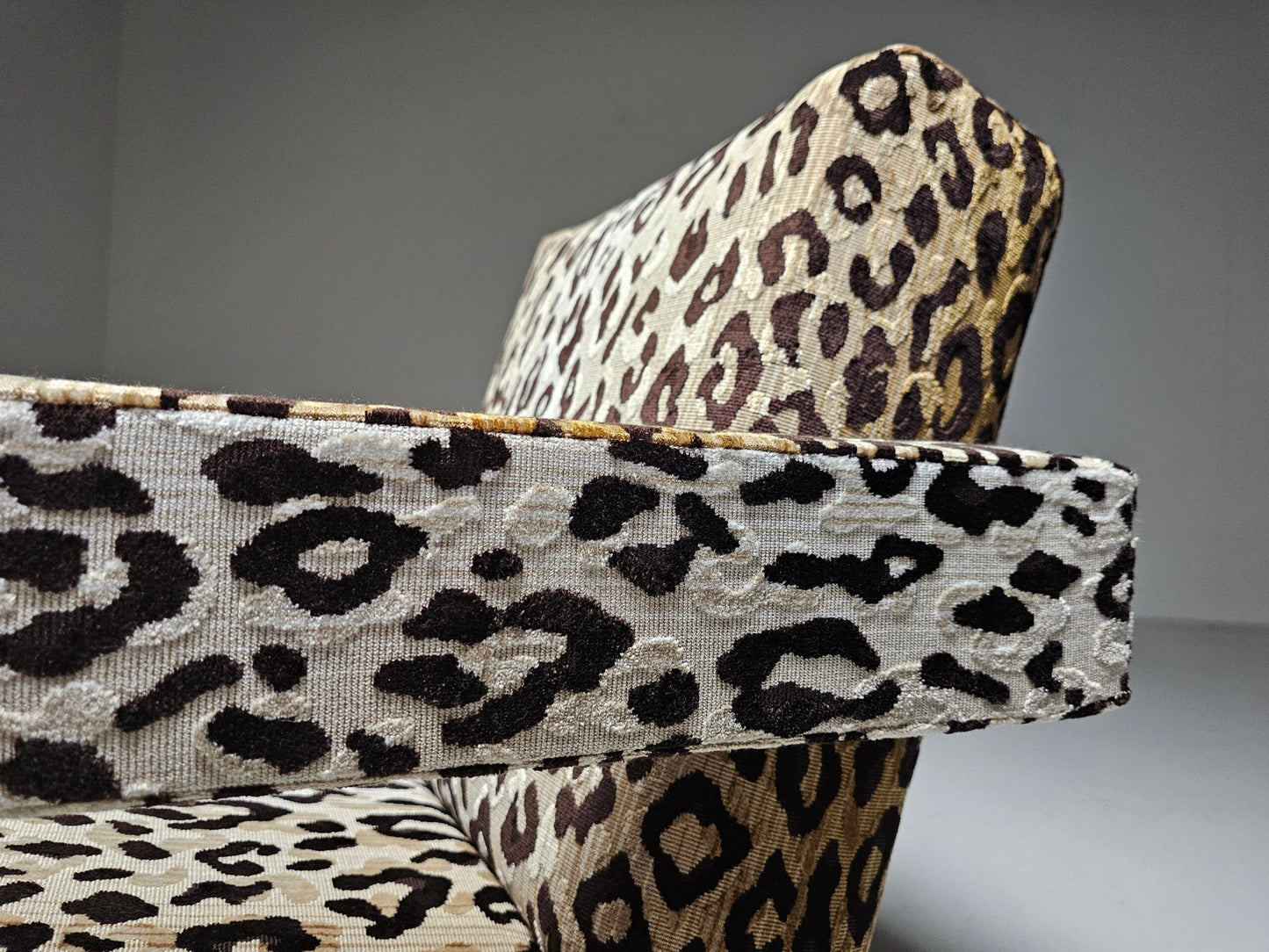 Utrecht "637" Lounge Chair in Leopard Velvet by Gerrit Rietveld Chairs