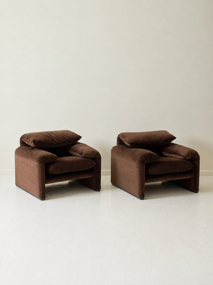 Vico Magistretti "Maralunga" Chair in Velvet, Cassina, A Pair, 1970s Chairs