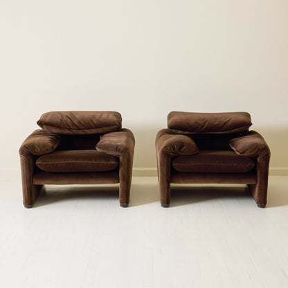 Vico Magistretti "Maralunga" Chair in Velvet, Cassina, A Pair, 1970s Chairs