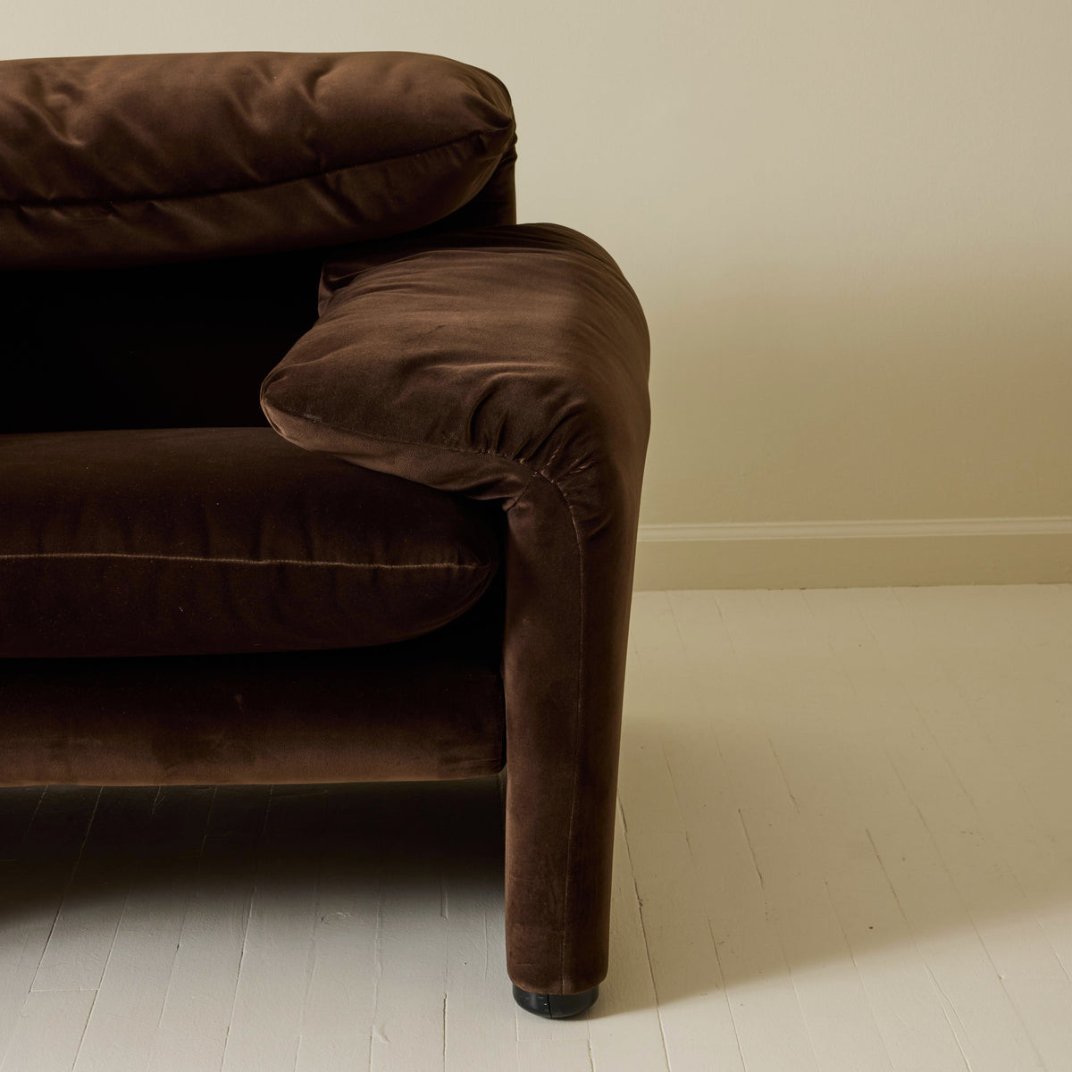Vico Magistretti "Maralunga" Chair in Velvet, Cassina, A Pair, 1970s Chairs