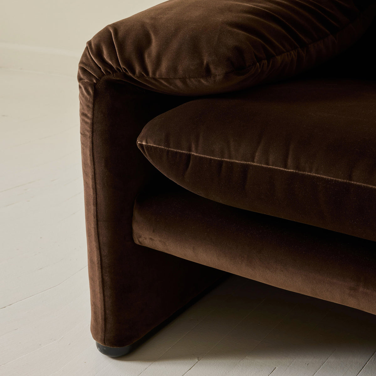 Vico Magistretti "Maralunga" Chair in Velvet, Cassina, A Pair, 1970s Chairs
