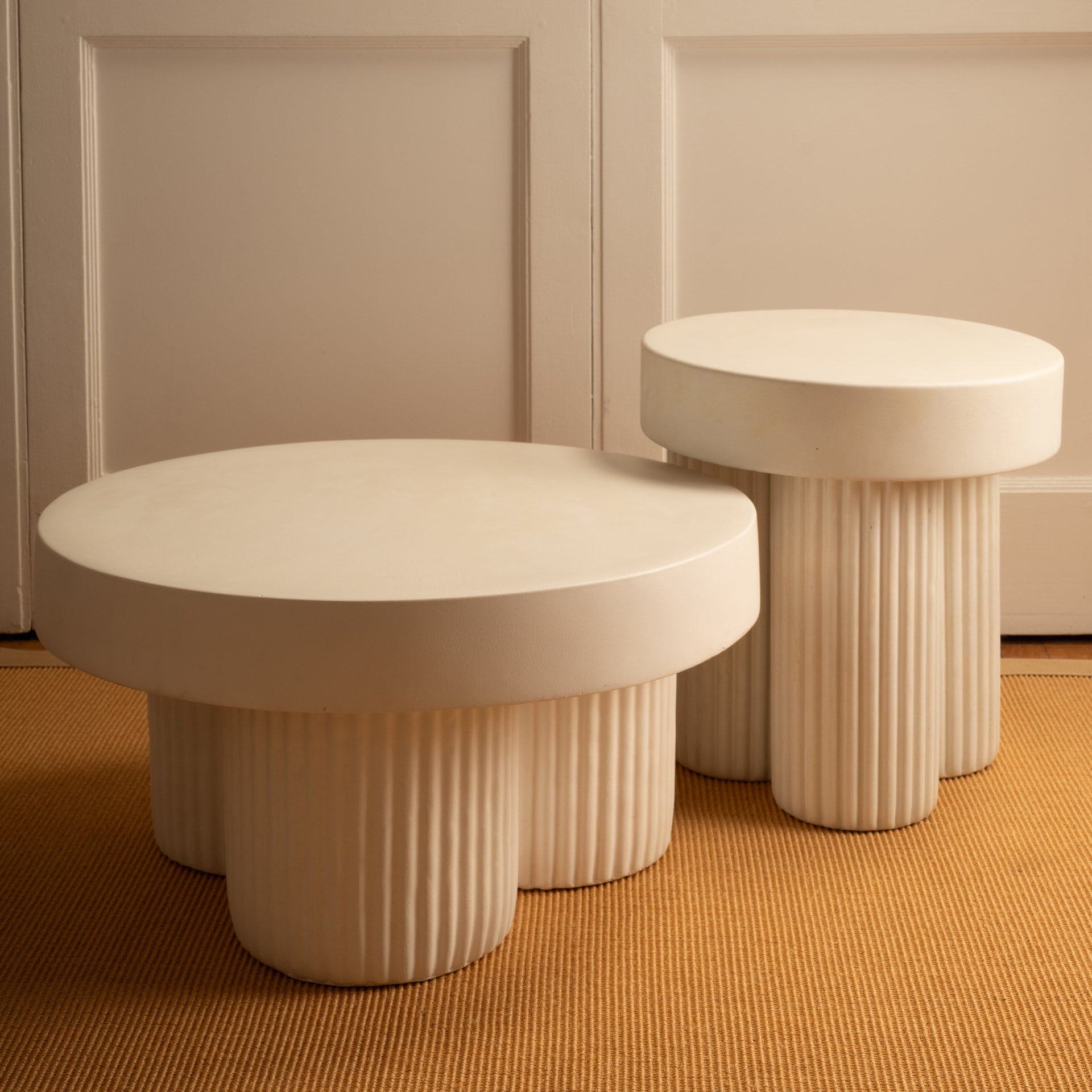 Tables gigognes en béton fibré, Tables gigognes – Claude Home