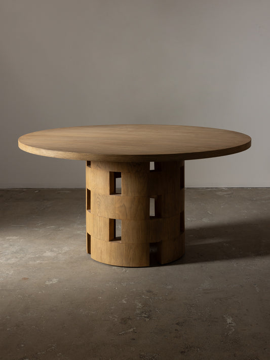 Vivi Dining Table in Oak