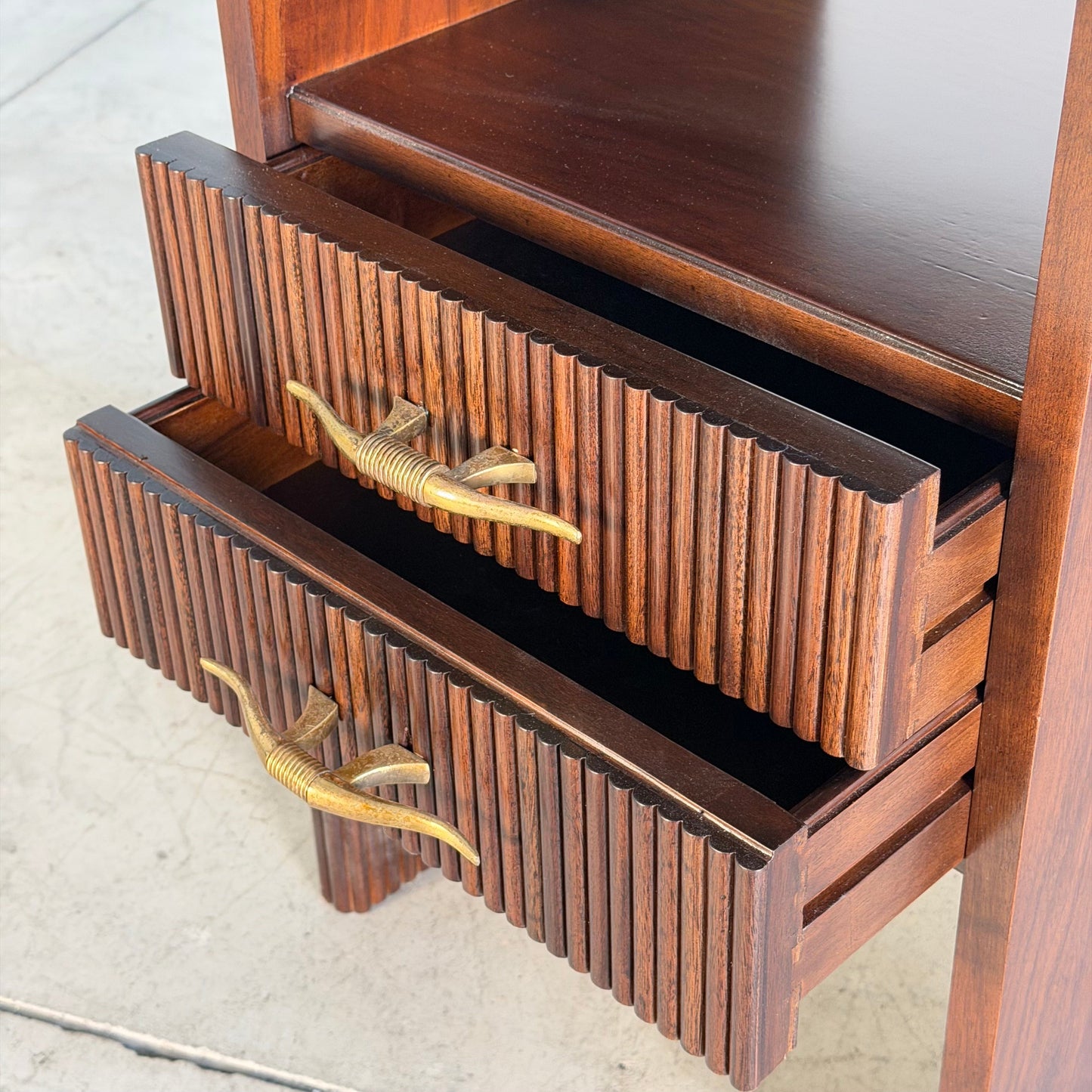 Italian Walnut Vanity Console with Round Mirror, Attributed to Paolo Buffa, 1950s Consoles