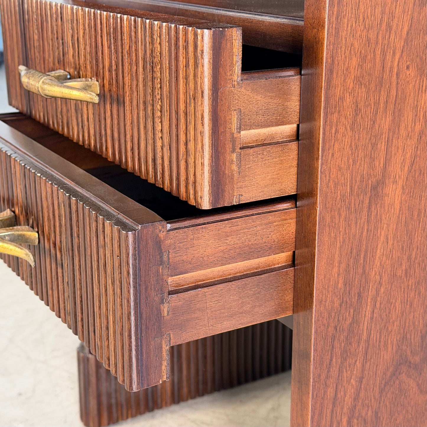 Italian Walnut Vanity Console with Round Mirror, Attributed to Paolo Buffa, 1950s Consoles