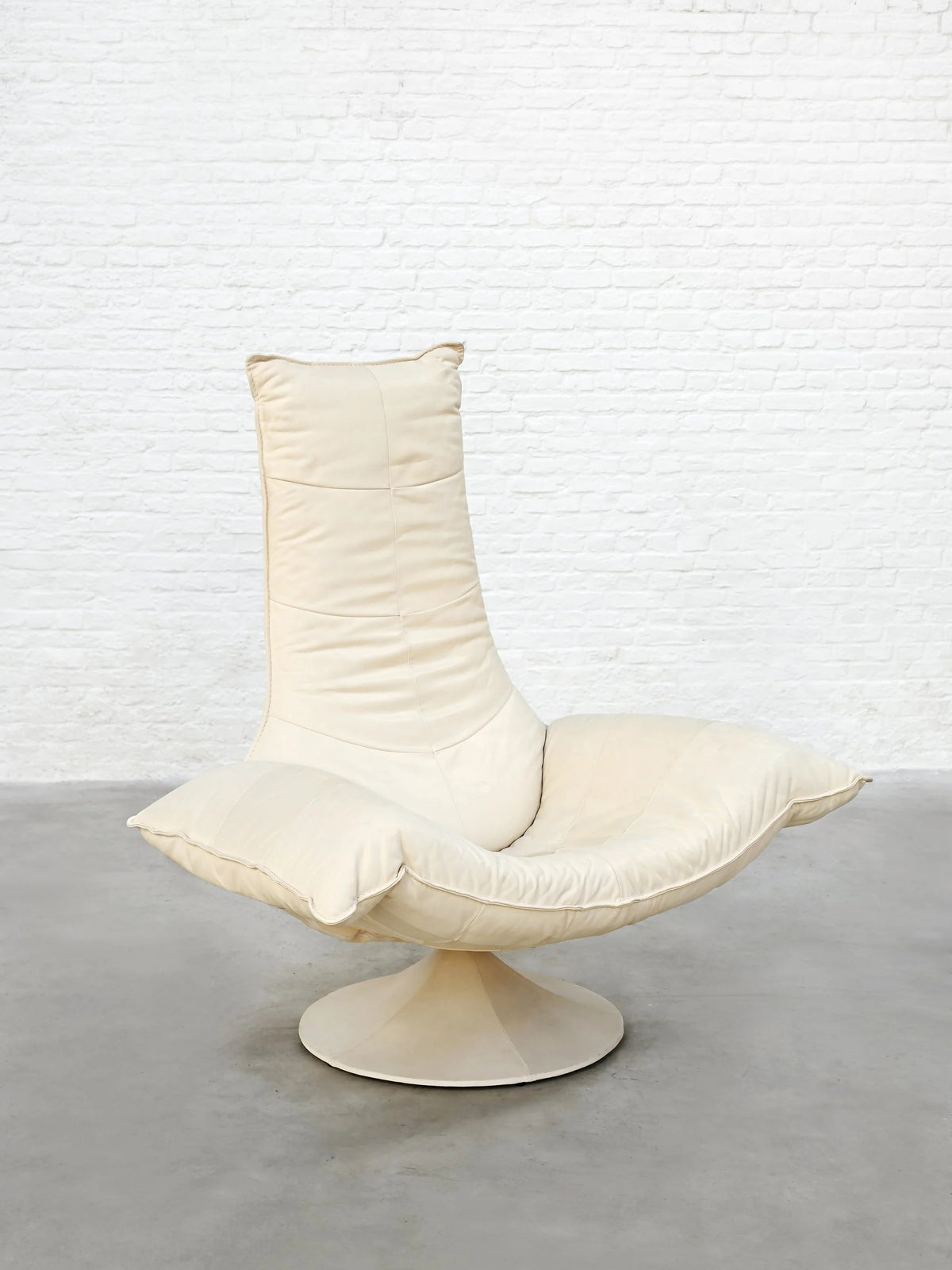 Early 1970s Gerard van den Berg Wammes Lounge Chair, Leather Chaise Lounges