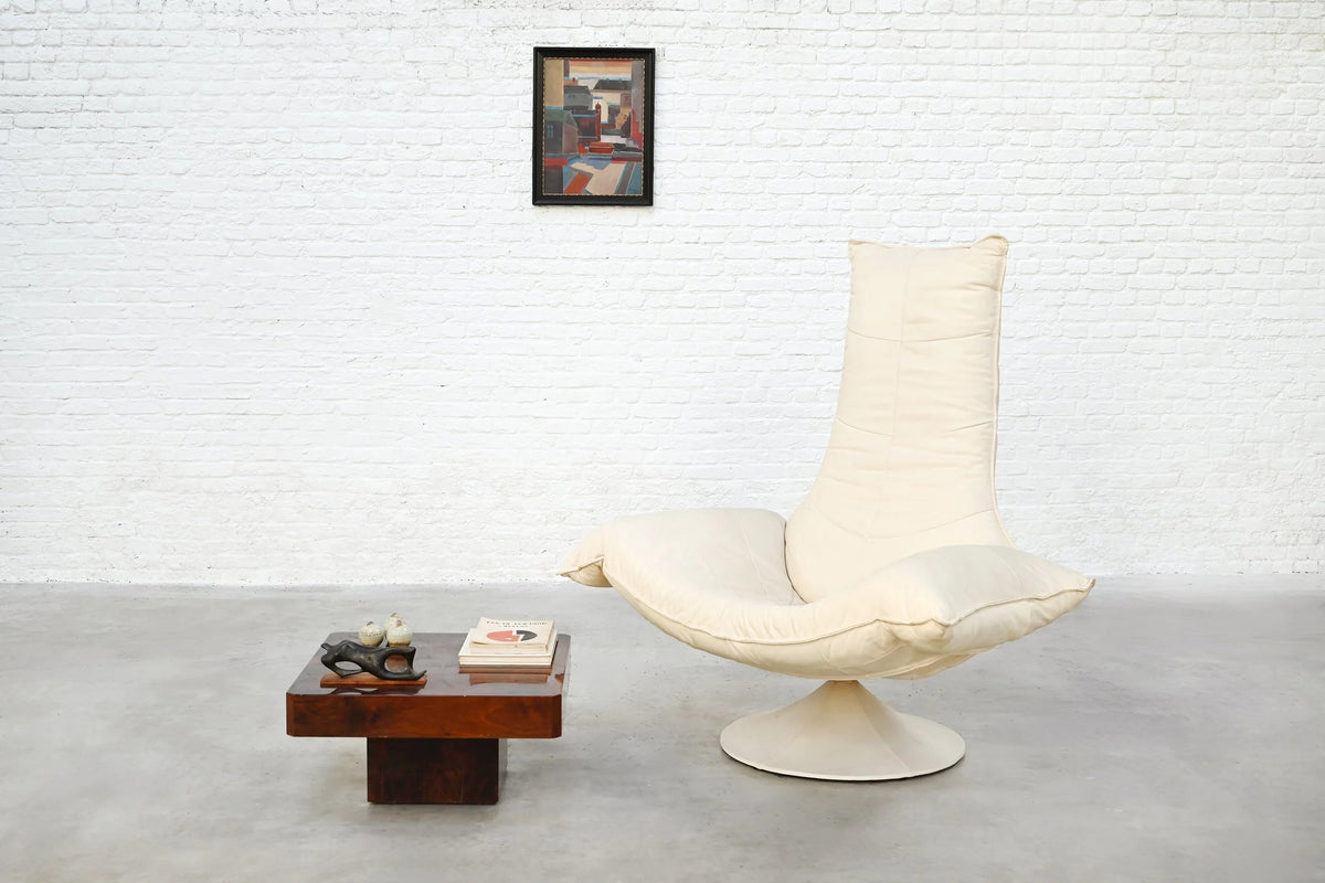 Early 1970s Gerard van den Berg Wammes Lounge Chair, Leather Chaise Lounges
