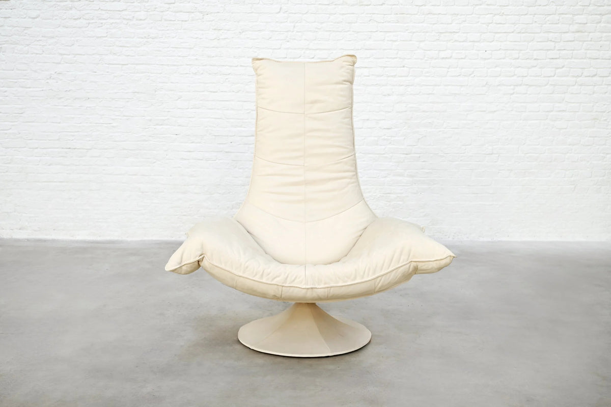 Early 1970s Gerard van den Berg Wammes Lounge Chair, Leather Chaise Lounges