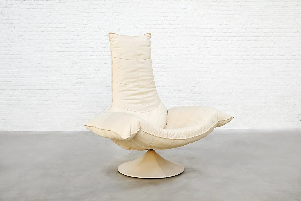 Early 1970s Gerard van den Berg Wammes Lounge Chair, Leather Chaise Lounges