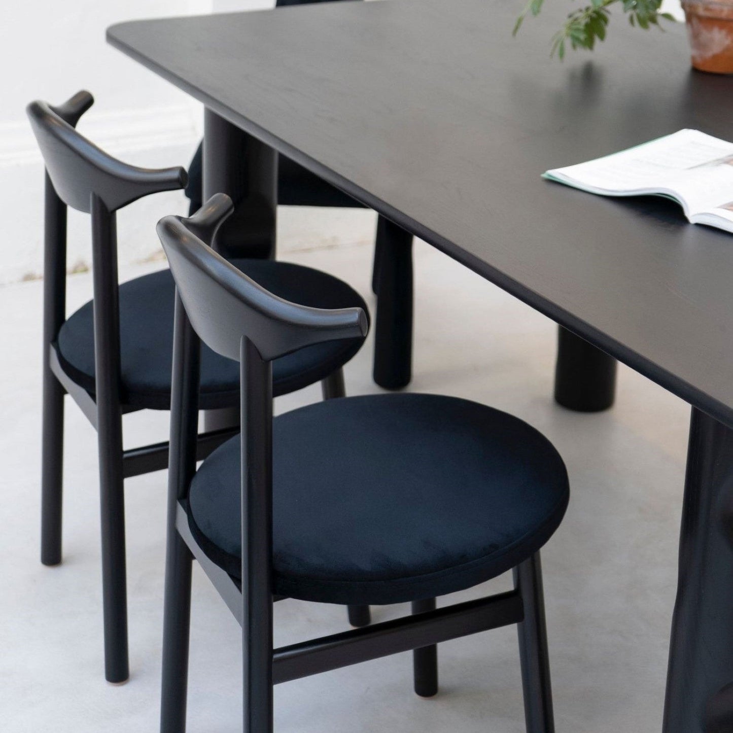 Wave Dining Table in Black Dining Tables