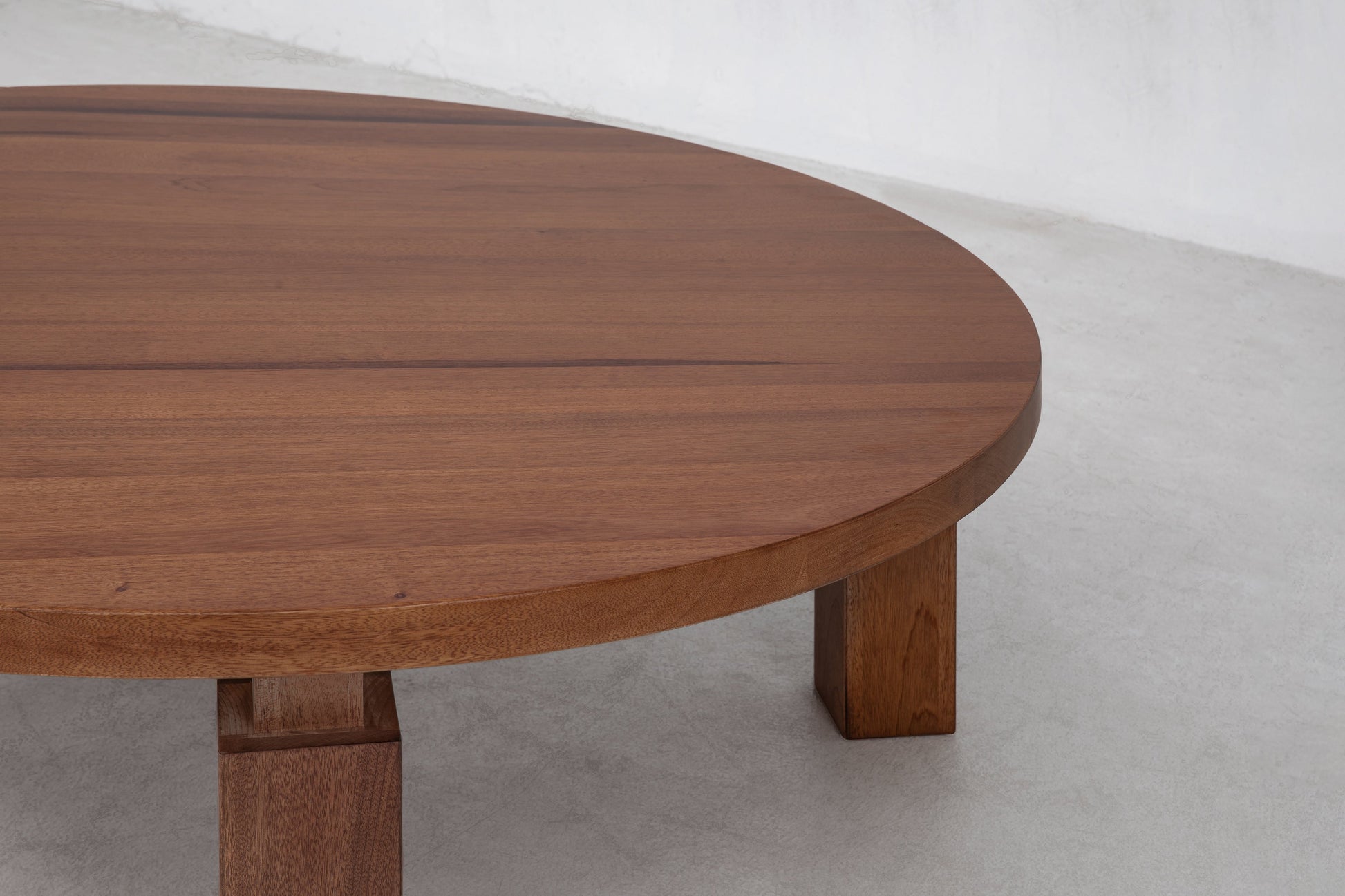 Wolo 48 Round Amber Coffee Table Coffee Tables