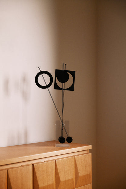 Arnulf Hoffmann kinetic mobile in Plexiglas and black lacquered metal, full view with the square frame at the center