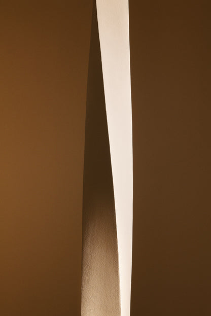 Alexander plaster floor lamp, close view of the twisting plaster column