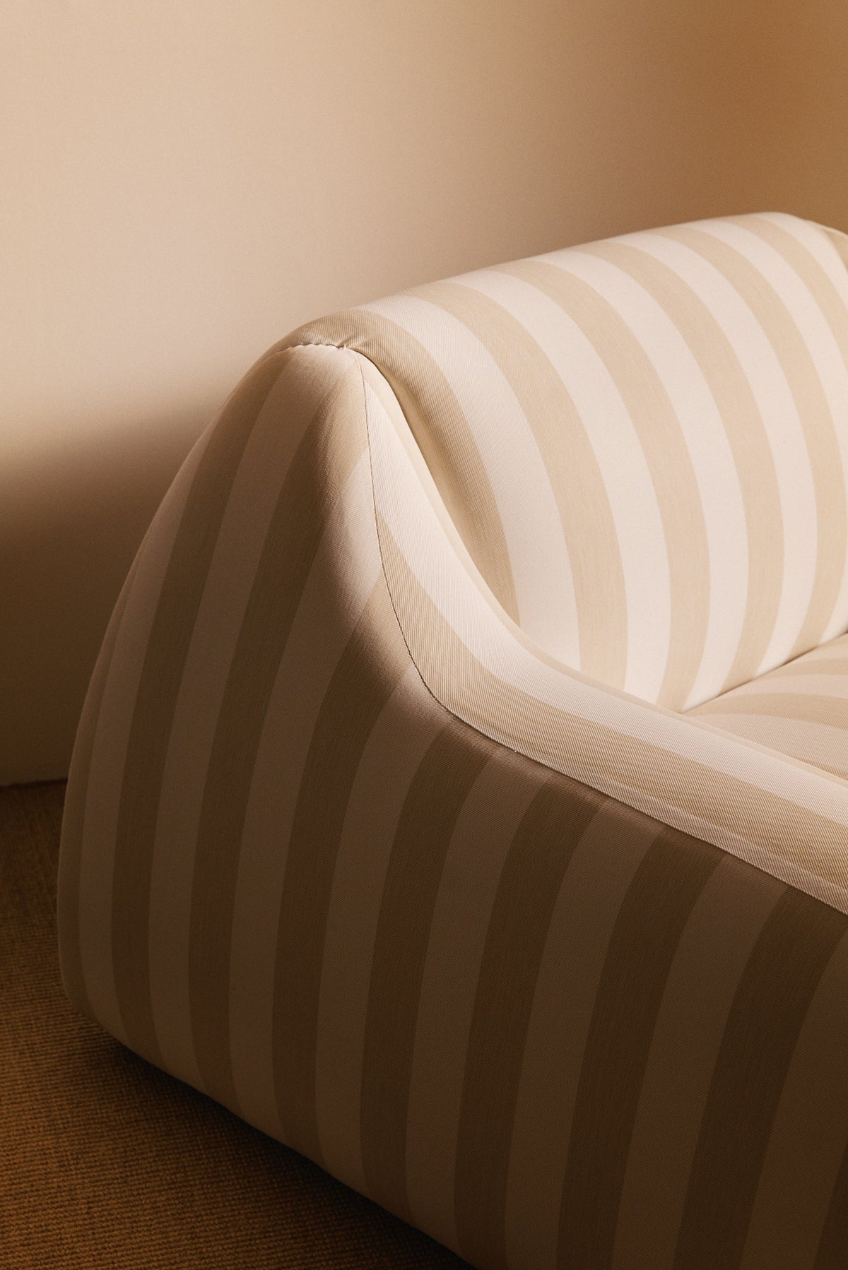 AS02 armchair in Jim Thomson Matelot Sea Shell fabric, close view of the back and arm