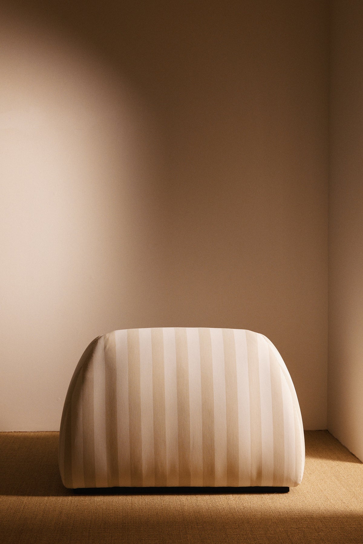 AS02 armchair in Jim Thomson Matelot Sea Shell fabric, view of the rounded back