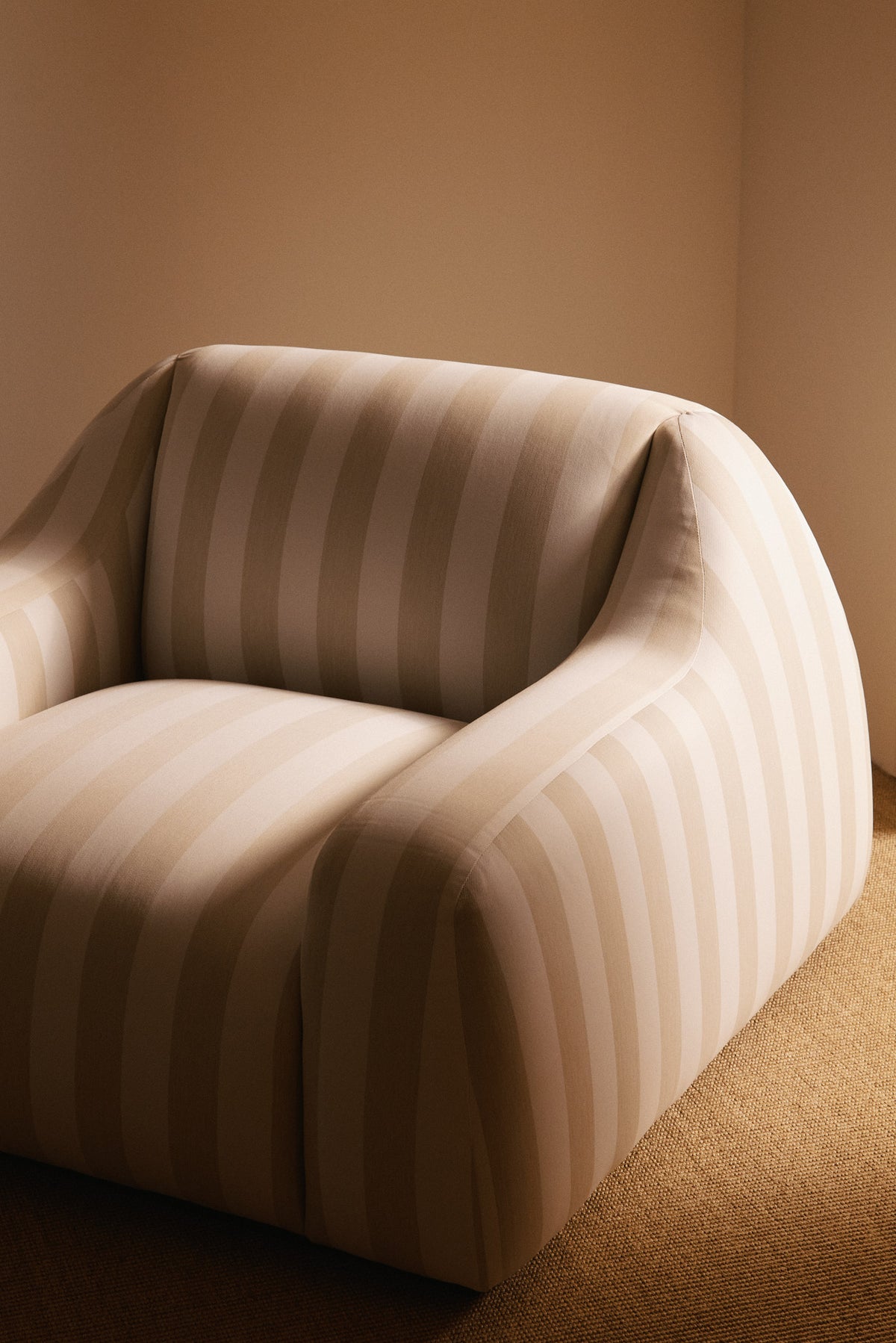AS02 armchair in Jim Thomson Matelot Sea Shell fabric, close view of the seat, arm and striped fabric