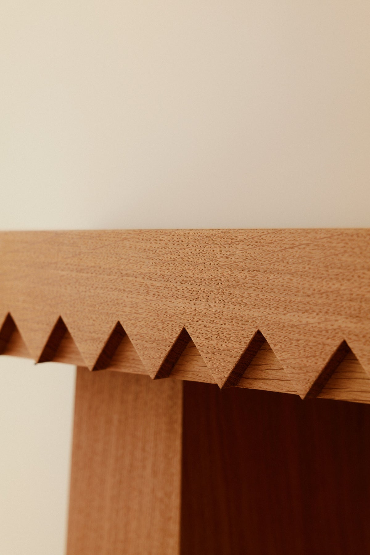 Baga oak console table, nearer view of the triangular teeth