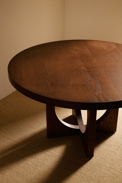Moon Ronde round dining table in solid oiled oak, angled view of the round top and legs