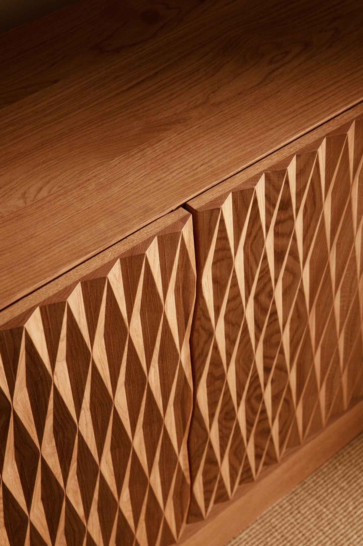 Sideboard 02 in solid oak, close view of the diamond relief and the oak top