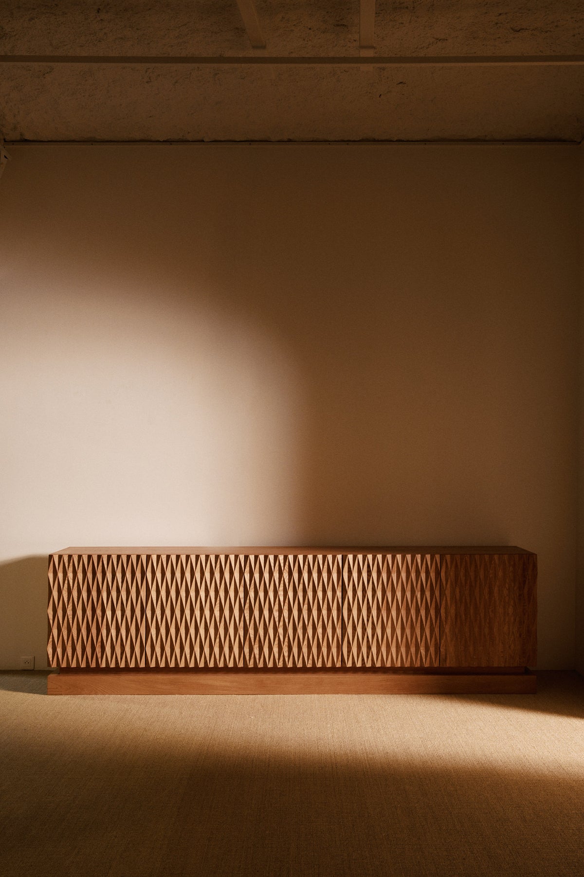 Sideboard 02 in solid oak, wide front view along the wall