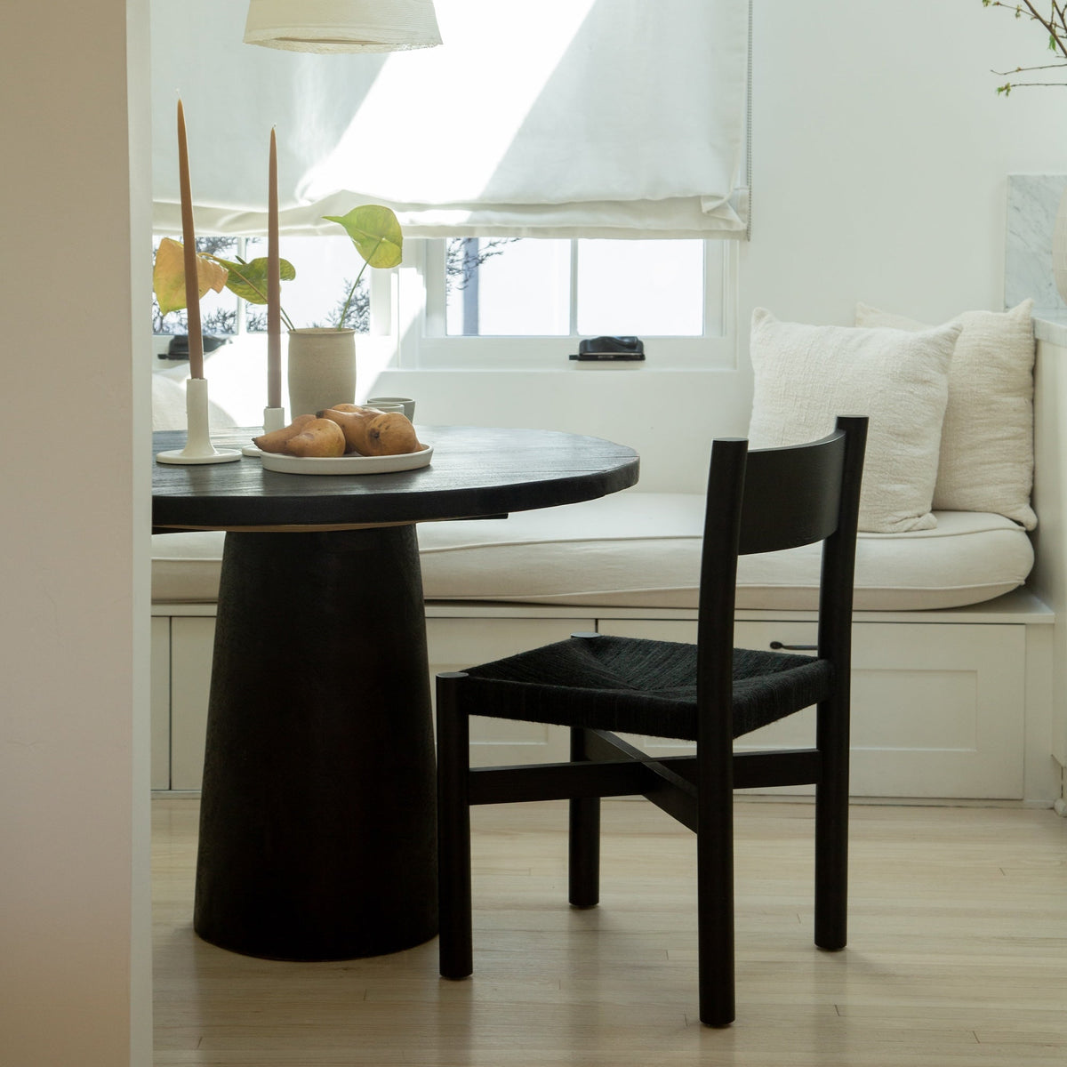 Nonna dining chair in black with oak backrest and curved back legs