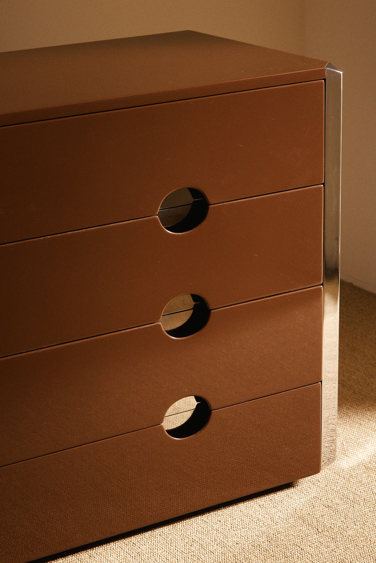 Luigi Caccia Dominioni MB3 commode in wood and metal, close-up of the drawer fronts and pulls