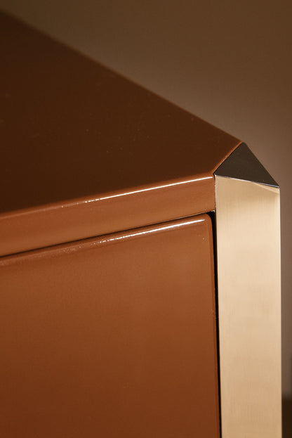 Luigi Caccia Dominioni MB3 commode in wood and metal, close-up of the top corner and metal edge