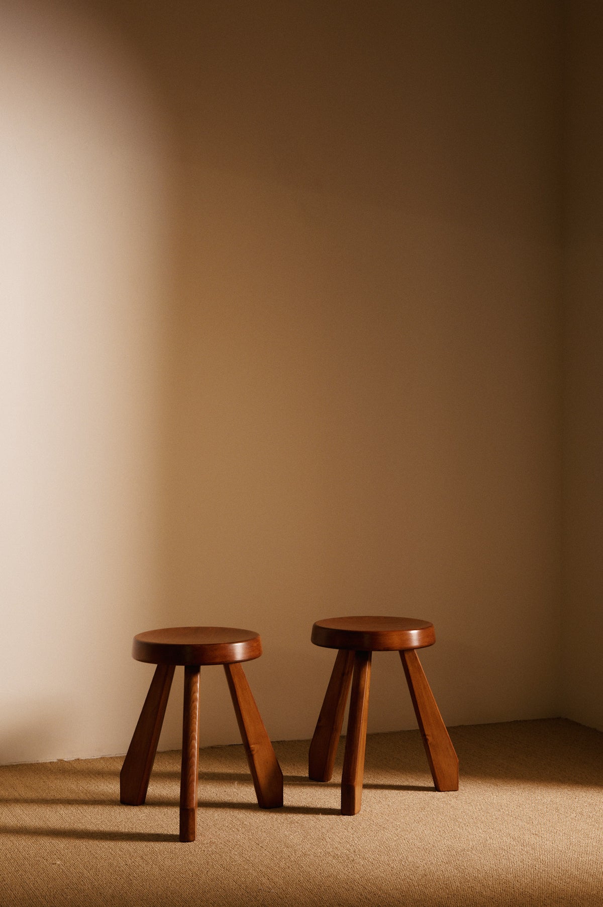 Charlotte Perriand pine Sandoz stools, pair in the corner of the room