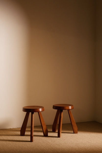 Charlotte Perriand pine Sandoz stools, pair in the corner of the room