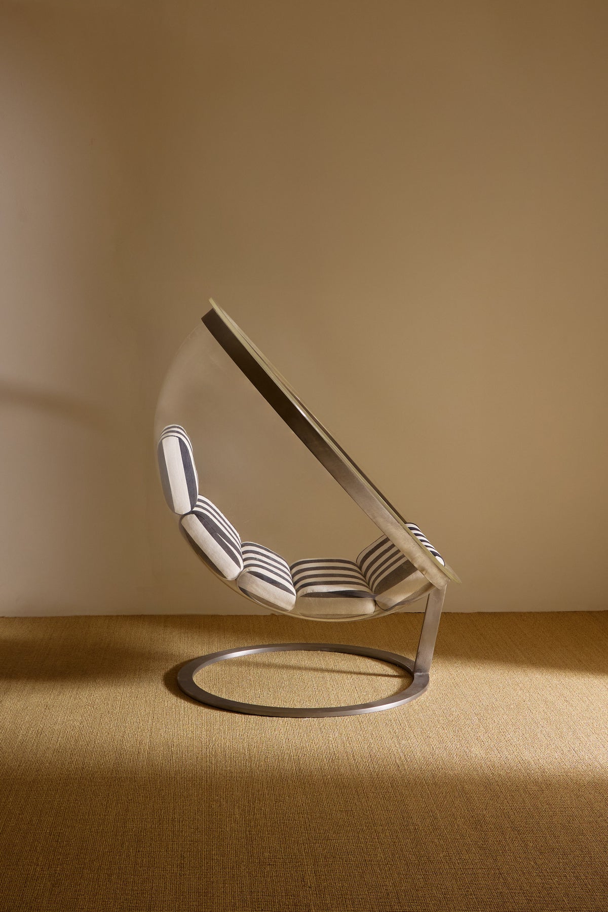 Christian Daninos Lucite and steel Bubble armchair, side view of the shell tilted on its upright