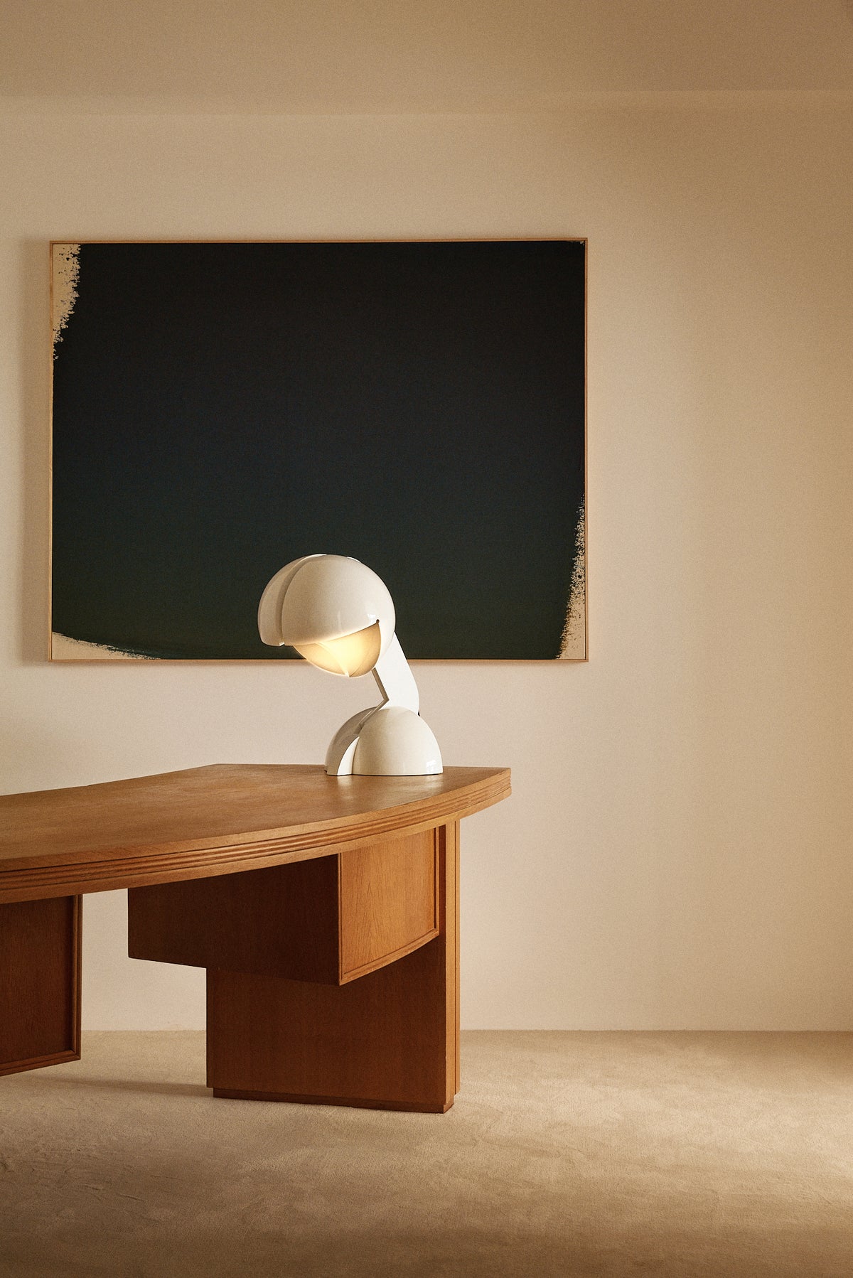 Gae Aulenti enameled aluminum Ruspa table lamp, wide view on the desk in the room