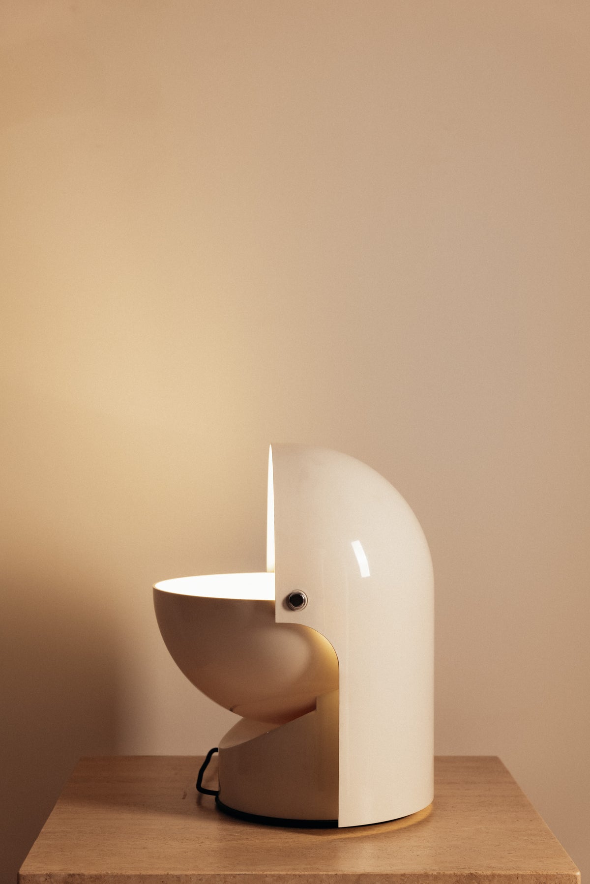 Gae Aulenti molded ABS Mezzo Pileo table lamp, side view with the hood upright over the open base
