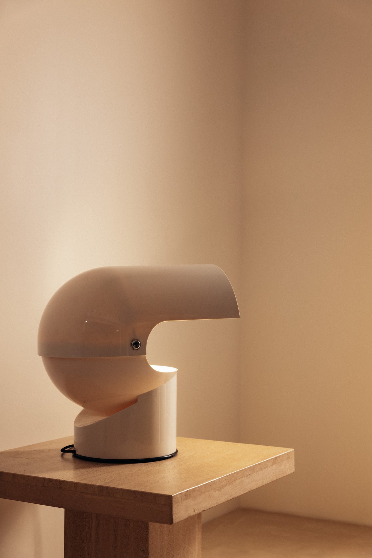 Gae Aulenti molded ABS Mezzo Pileo table lamp, on a stone topped table, hood open