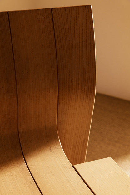 Set of 6 Gijs Bakker blonde pine chairs, close-up of the back strips curving into the seat
