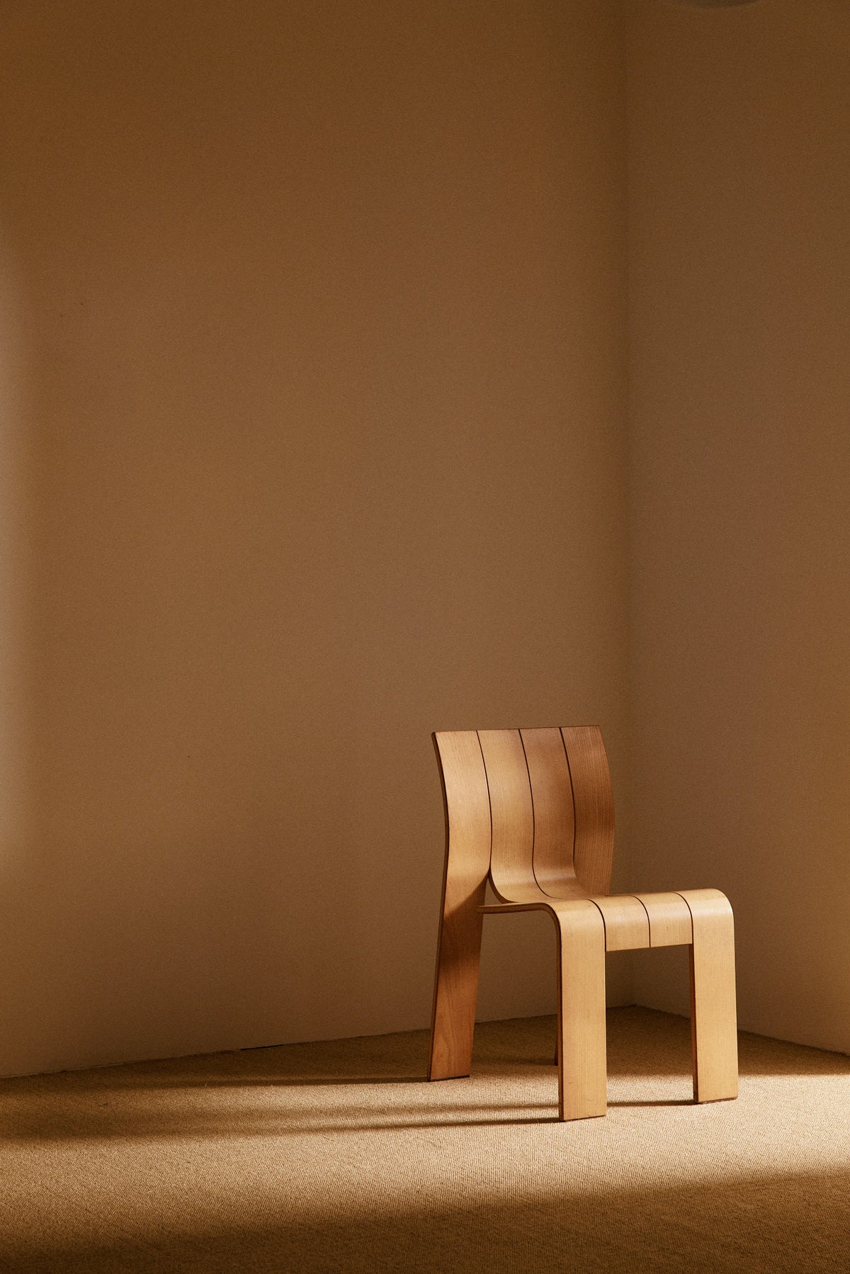 Set of 6 Gijs Bakker blonde pine chairs, single chair, angled view facing right