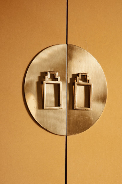 Giovanni Patrini rosewood and lacquered wood cabinet, close view of the round brass plate and pulls