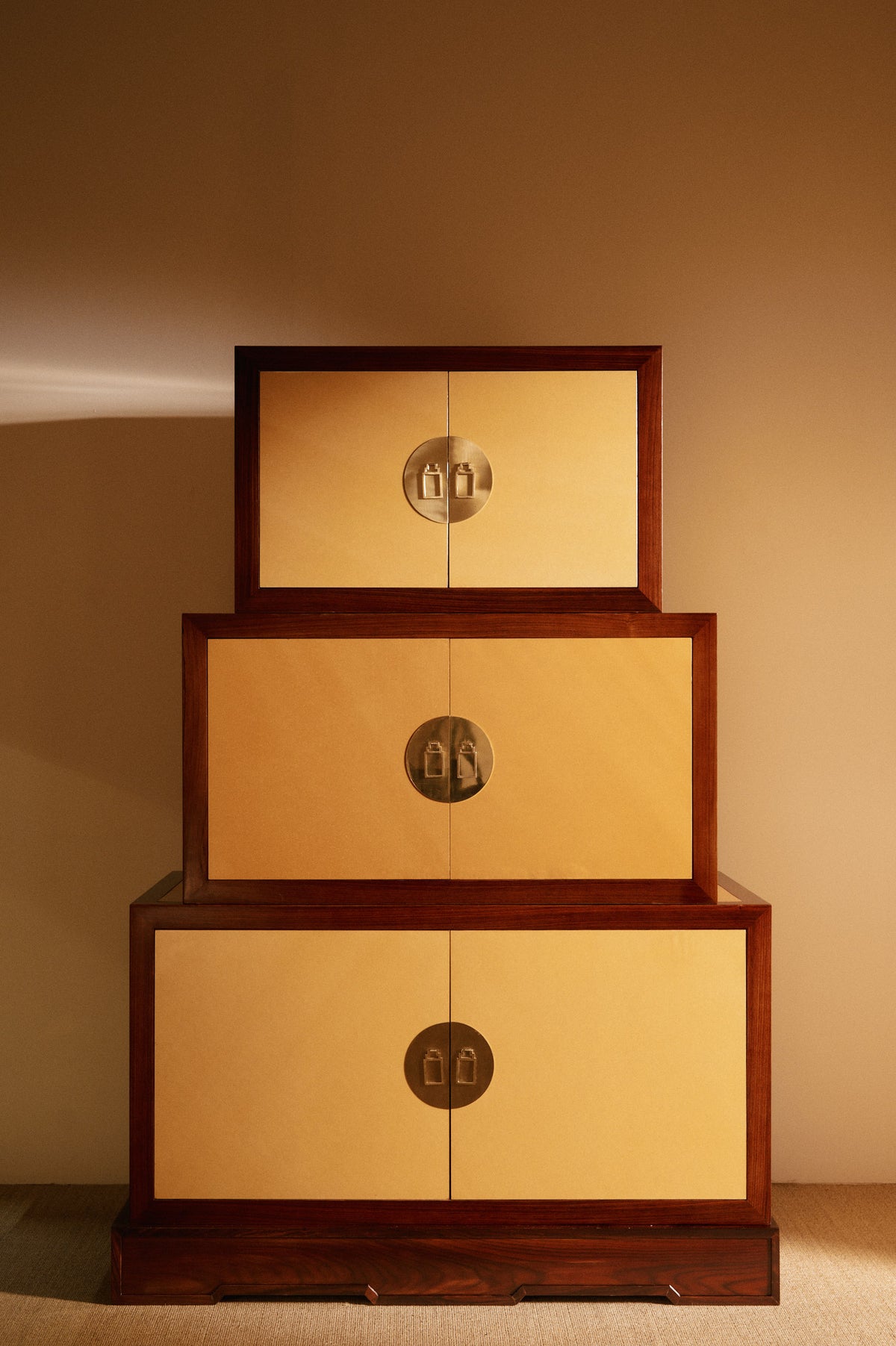 Giovanni Patrini rosewood and lacquered wood cabinet, front view