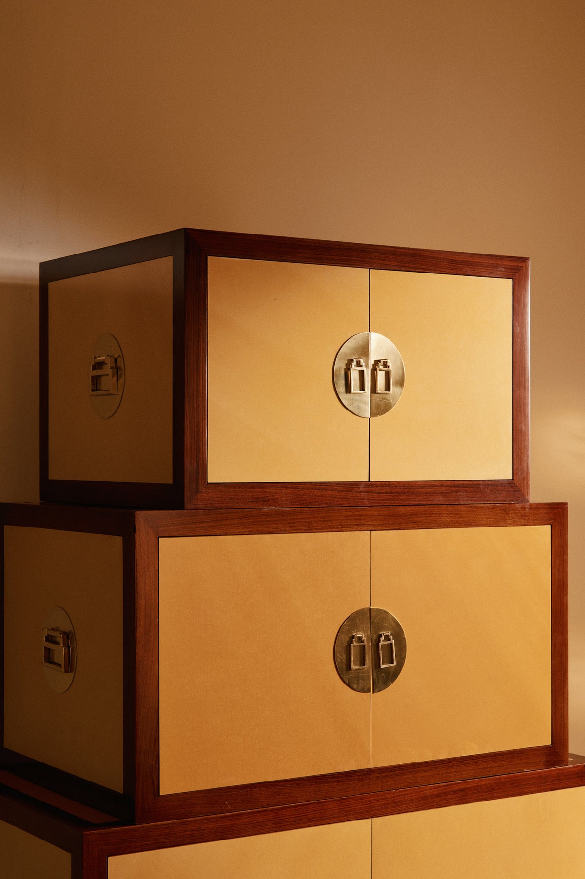 Giovanni Patrini rosewood and lacquered wood cabinet, angled view of the two upper boxes