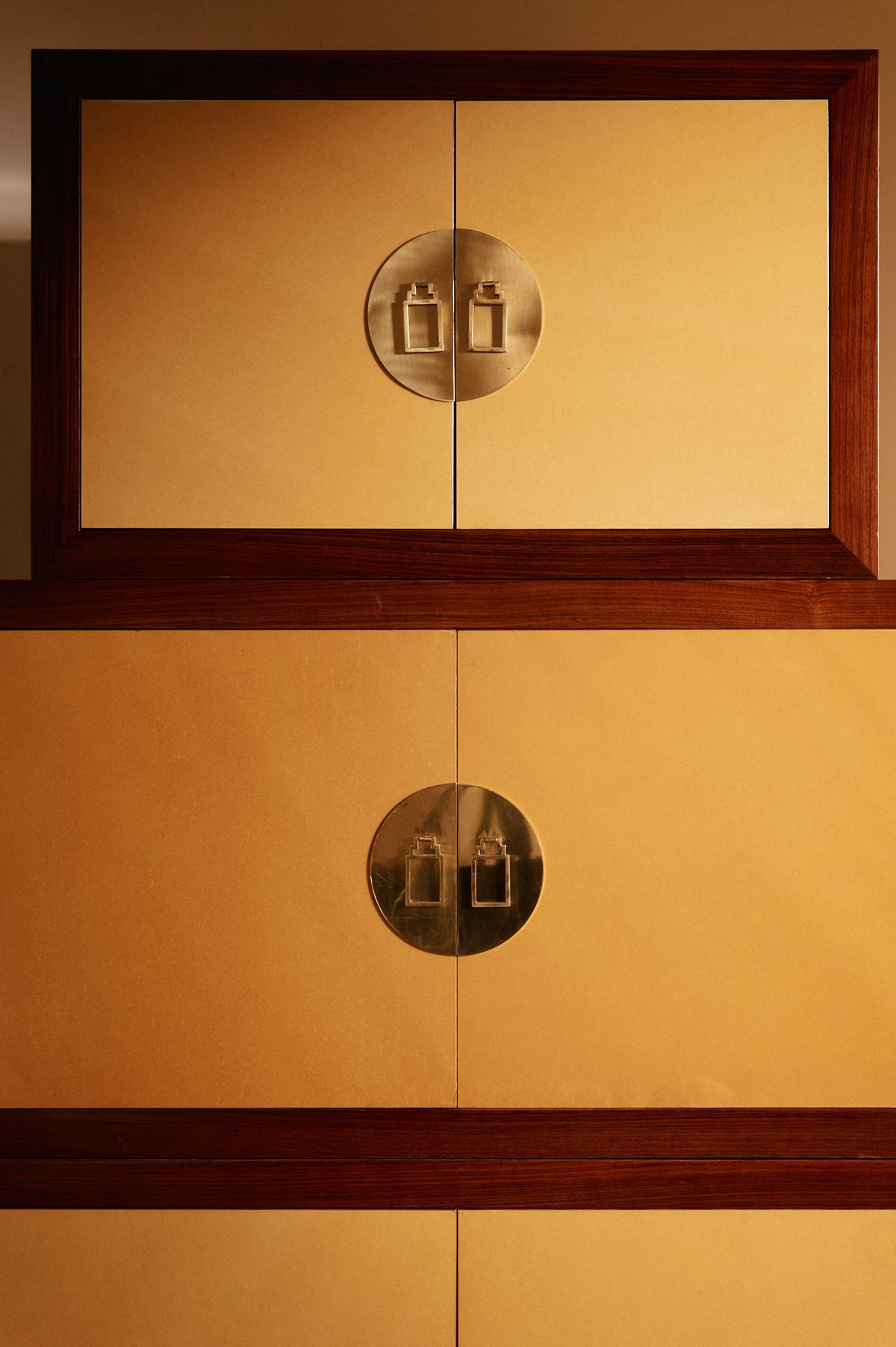 Giovanni Patrini rosewood and lacquered wood cabinet, closer front view of the upper boxes