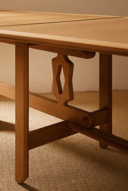 Guillerme & Chambron solid oak folding Wallet dining table, close view of the pierced upright and frame