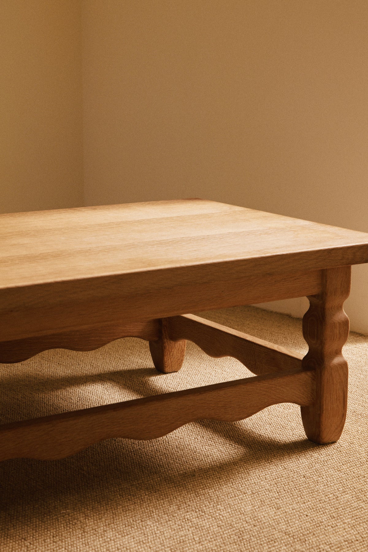 Henning Kjaernulf brushed oak coffee table, low side view of the top and stretchers